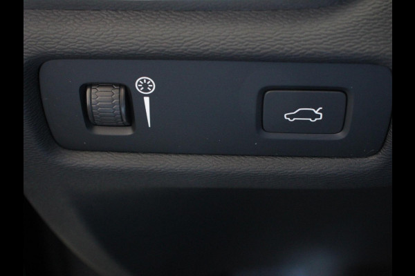 Volvo V60 2.0 B4 Momentum Climate control Cruise control adaptieve Parkeersensoren Achteruitrijd camera LED Verwarmde voorstoelen Lane assist Apple Carplay/ Android Auto