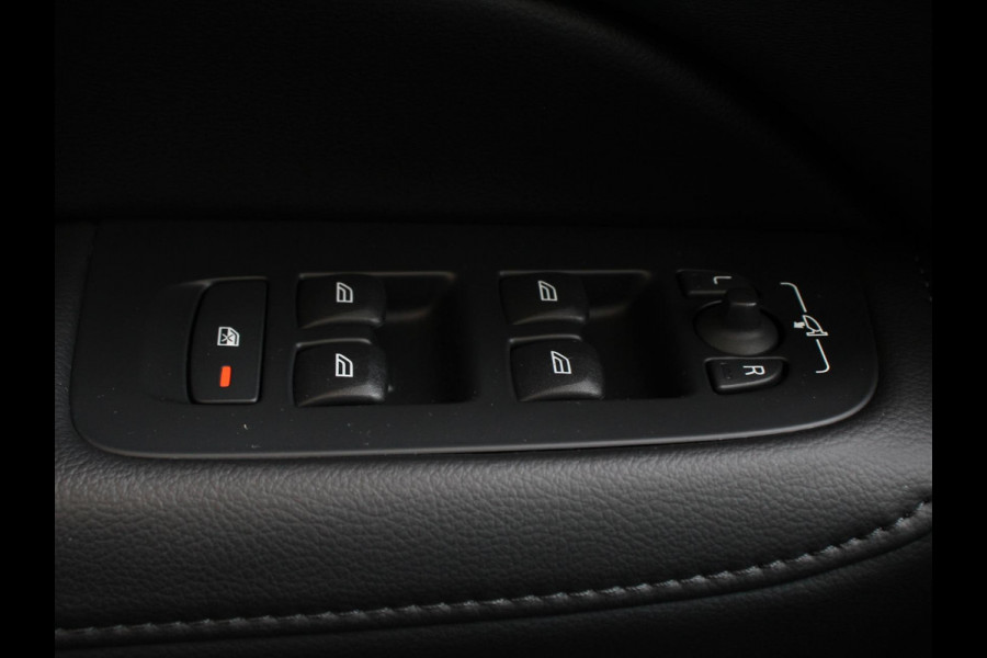 Volvo V60 2.0 B4 Momentum Climate control Cruise control adaptieve Parkeersensoren Achteruitrijd camera LED Verwarmde voorstoelen Lane assist Apple Carplay/ Android Auto