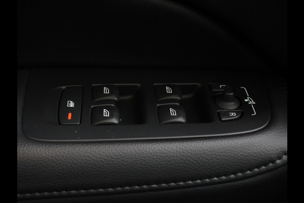 Volvo V60 2.0 B4 Momentum Climate control Cruise control adaptieve Parkeersensoren Achteruitrijd camera LED Verwarmde voorstoelen Lane assist Apple Carplay/ Android Auto