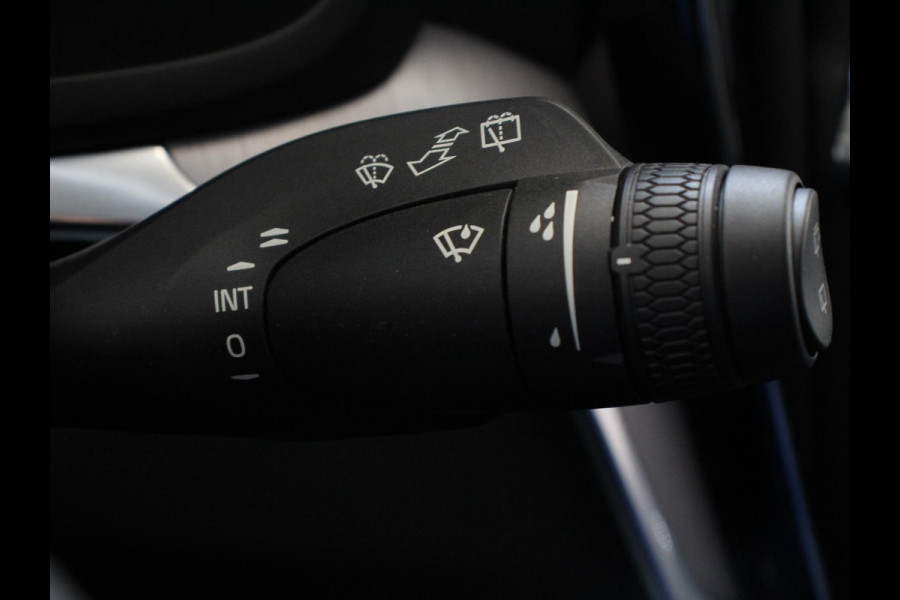 Volvo V60 2.0 B4 Momentum Climate control Cruise control adaptieve Parkeersensoren Achteruitrijd camera LED Verwarmde voorstoelen Lane assist Apple Carplay/ Android Auto