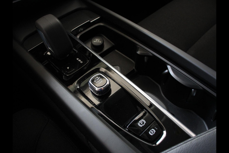 Volvo V60 2.0 B4 Momentum Climate control Cruise control adaptieve Parkeersensoren Achteruitrijd camera LED Verwarmde voorstoelen Lane assist Apple Carplay/ Android Auto