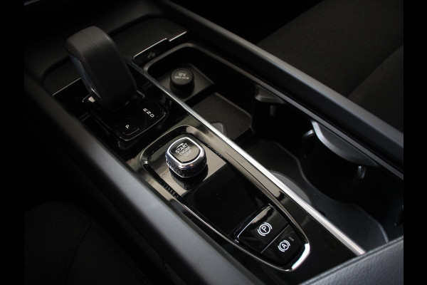Volvo V60 2.0 B4 Momentum Climate control Cruise control adaptieve Parkeersensoren Achteruitrijd camera LED Verwarmde voorstoelen Lane assist Apple Carplay/ Android Auto