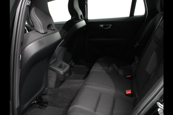 Volvo V60 2.0 B4 Momentum Climate control Cruise control adaptieve Parkeersensoren Achteruitrijd camera LED Verwarmde voorstoelen Lane assist Apple Carplay/ Android Auto