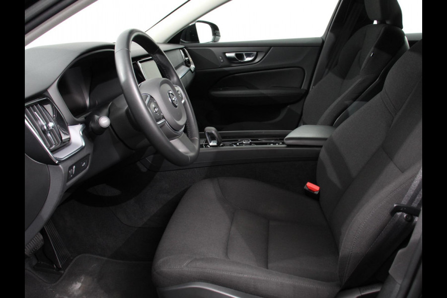 Volvo V60 2.0 B4 Momentum Climate control Cruise control adaptieve Parkeersensoren Achteruitrijd camera LED Verwarmde voorstoelen Lane assist Apple Carplay/ Android Auto