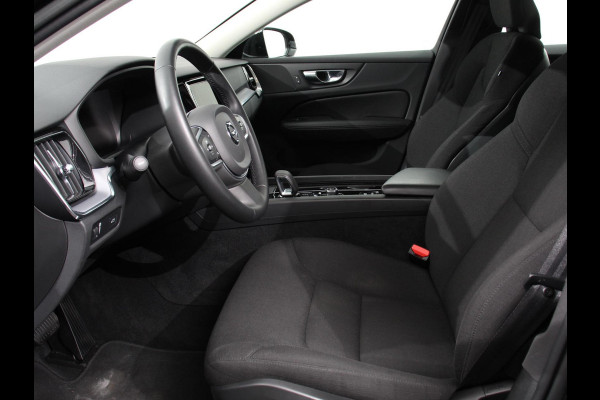 Volvo V60 2.0 B4 Momentum Climate control Cruise control adaptieve Parkeersensoren Achteruitrijd camera LED Verwarmde voorstoelen Lane assist Apple Carplay/ Android Auto
