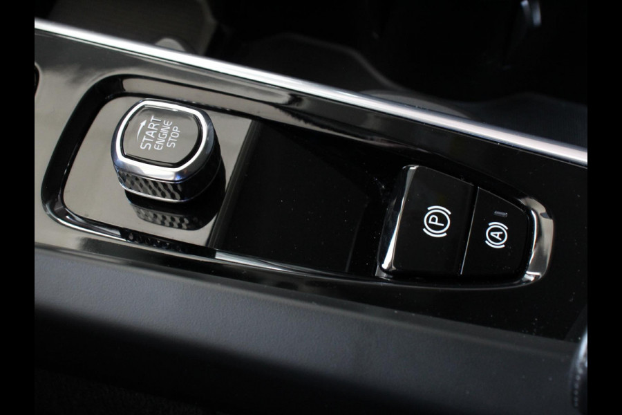 Volvo V60 2.0 B4 Momentum Climate control Cruise control adaptieve Parkeersensoren Achteruitrijd camera LED Verwarmde voorstoelen Lane assist Apple Carplay/ Android Auto