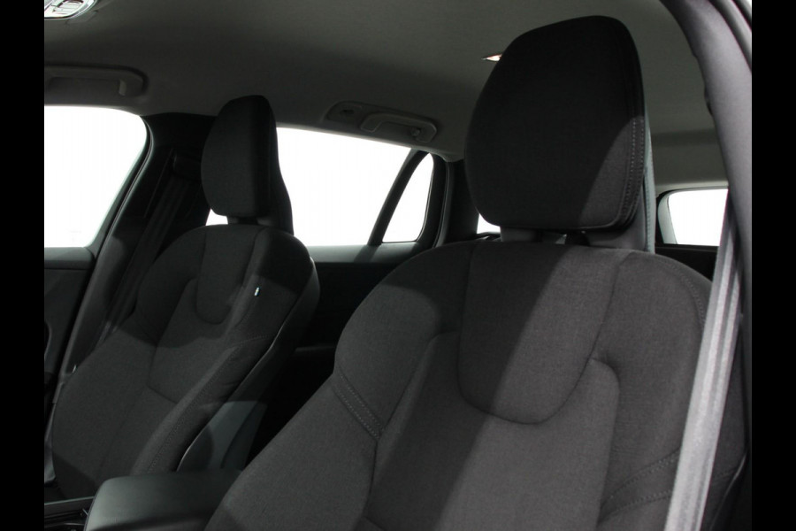 Volvo V60 2.0 B4 Momentum Climate control Cruise control adaptieve Parkeersensoren Achteruitrijd camera LED Verwarmde voorstoelen Lane assist Apple Carplay/ Android Auto