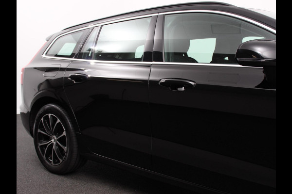 Volvo V60 2.0 B4 Momentum Climate control Cruise control adaptieve Parkeersensoren Achteruitrijd camera LED Verwarmde voorstoelen Lane assist Apple Carplay/ Android Auto
