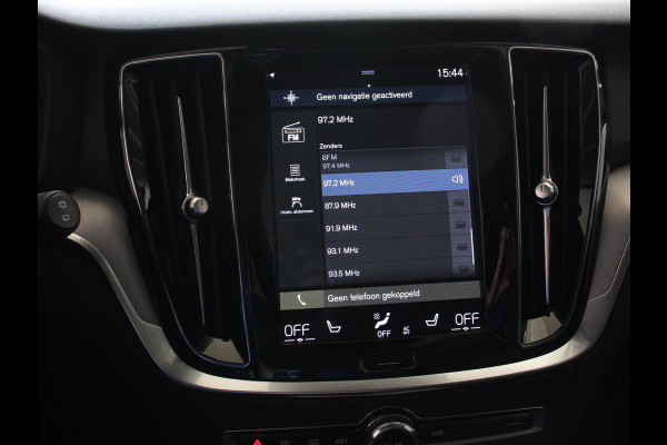 Volvo V60 2.0 B4 Momentum Climate control Cruise control adaptieve Parkeersensoren Achteruitrijd camera LED Verwarmde voorstoelen Lane assist Apple Carplay/ Android Auto