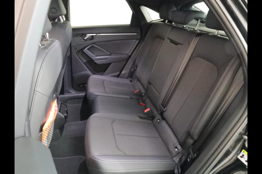 Audi Q3 Sportback 45 TFSI e S Edition 245 pk S-tronic | Navigatie | Panoramadak | Parkeersensoren | Achteruitrijcamera | Adaptieve cruise control | Lichtmetalen velgen 20" | S-Line |