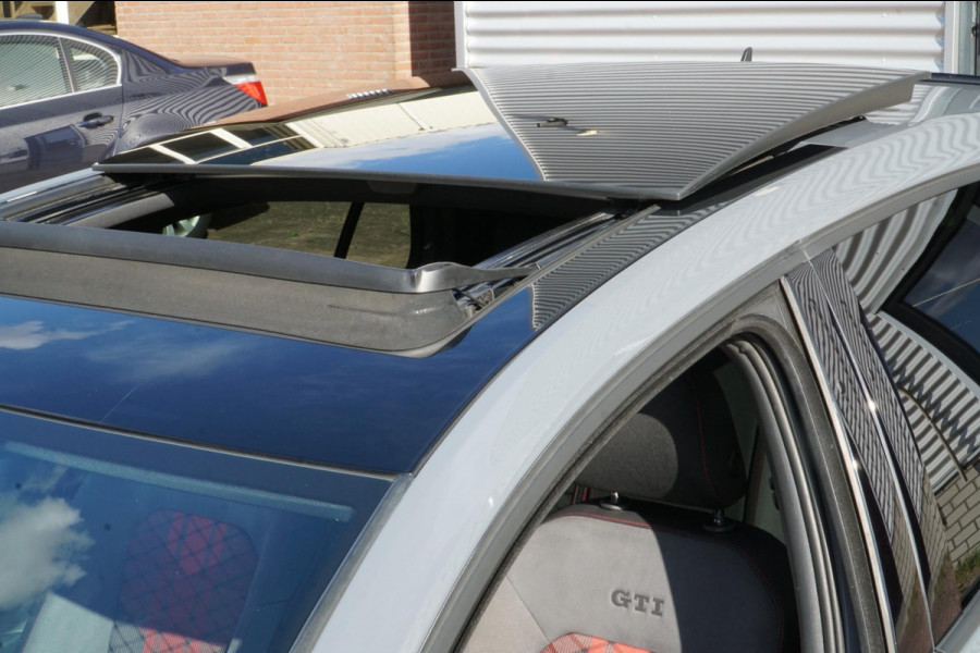 Volkswagen Golf 2.0 TSI GTI TCR PANO
