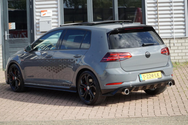 Volkswagen Golf 2.0 TSI GTI TCR PANO