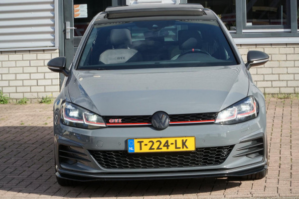 Volkswagen Golf 2.0 TSI GTI TCR PANO