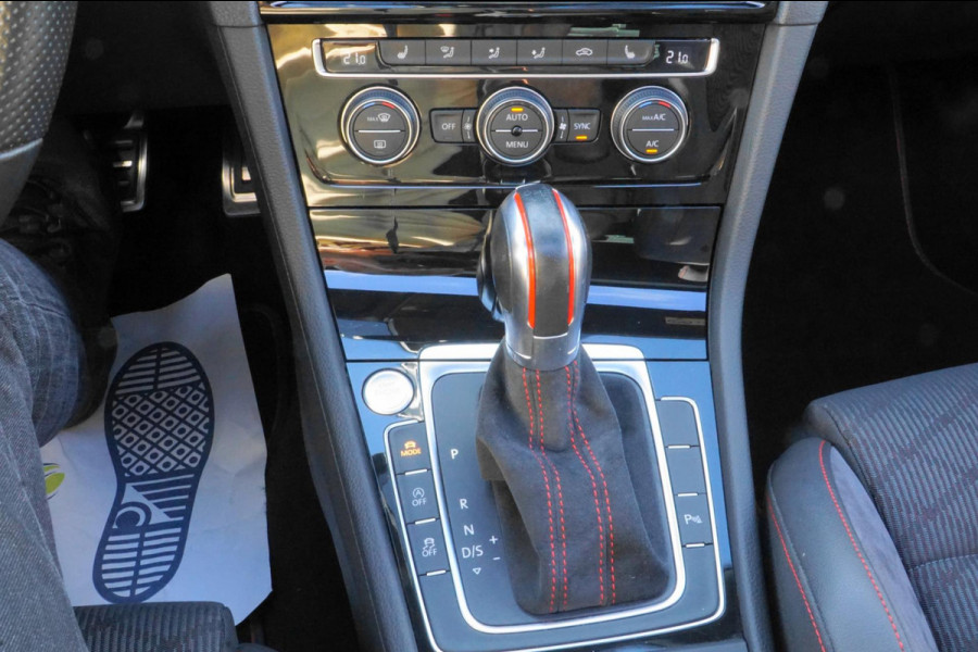 Volkswagen Golf 2.0 TSI GTI TCR PANO
