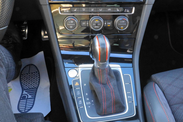 Volkswagen Golf 2.0 TSI GTI TCR PANO
