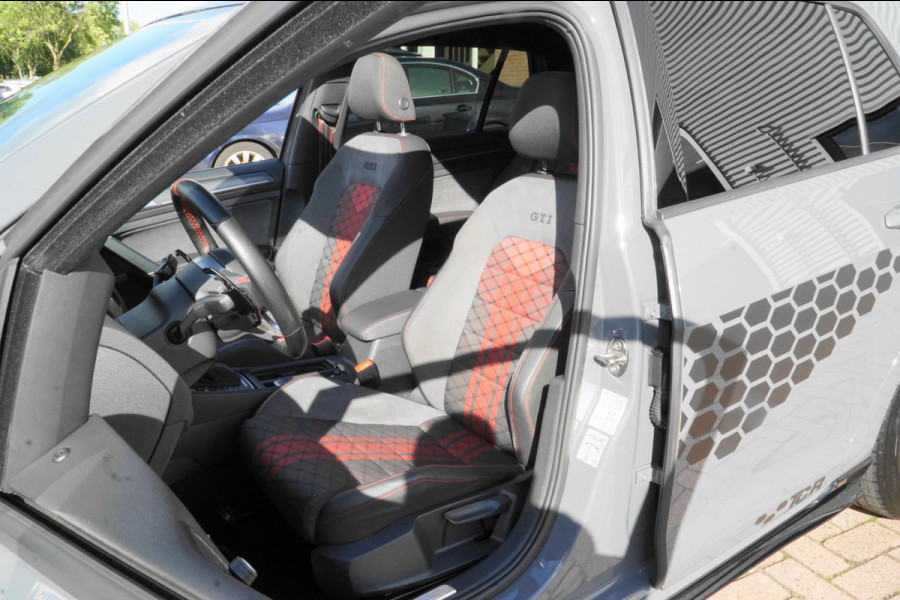 Volkswagen Golf 2.0 TSI GTI TCR PANO