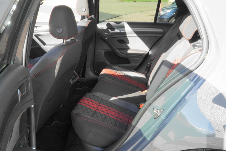 Volkswagen Golf 2.0 TSI GTI TCR PANO
