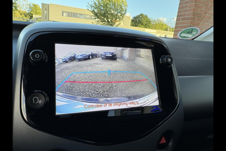 Toyota Aygo 1.0 VVT-i 72pk x-clusiv Automaat Keyless Camera Apple Carplay