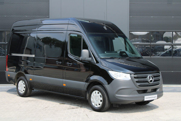 Mercedes-Benz Sprinter 317CDI L2H2 Pro - Mbux 10 - 3.5t Trekhaak - Betimmering - Camera - Carplay - Bind spot - Cruise - Smartphone integratie - Rijkla