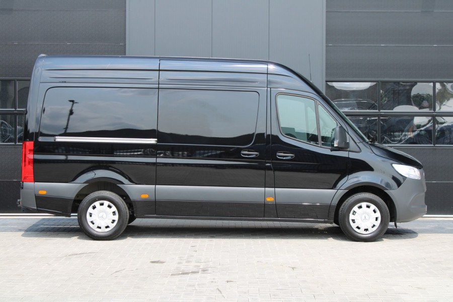 Mercedes-Benz Sprinter 317CDI L2H2 Pro - Mbux 10 - 3.5t Trekhaak - Betimmering - Camera - Carplay - Bind spot - Cruise - Smartphone integratie - Rijkla