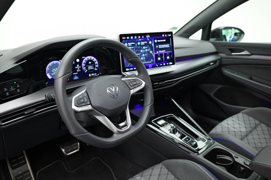 Volkswagen Golf 1.5 eTSI R-Line Edition |Pano|HUD|360 Camera|VOLL|