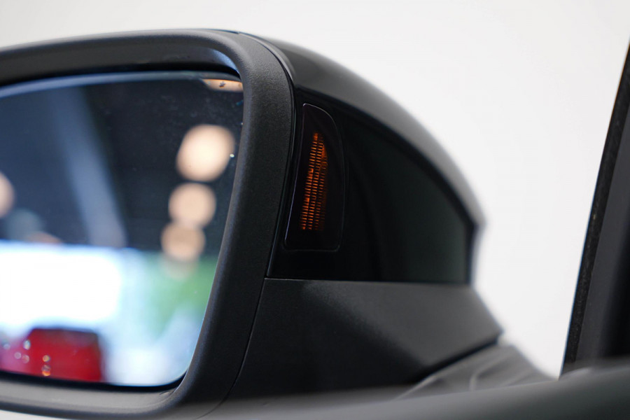 Volkswagen Golf 1.5 eTSI R-Line Edition |Pano|HUD|360 Camera|VOLL|