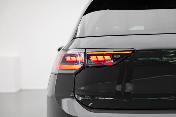 Volkswagen Golf 1.5 eTSI R-Line Edition |Pano|HUD|360 Camera|VOLL|