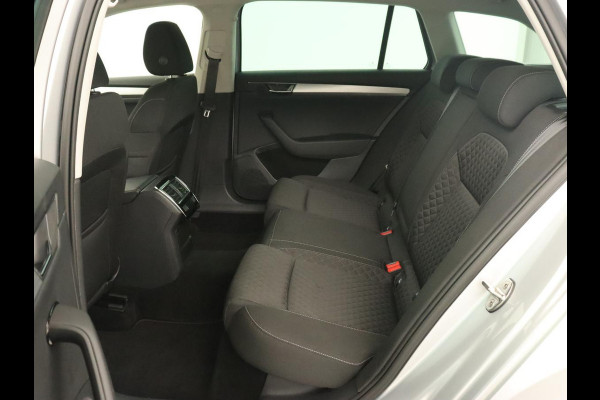 Škoda Superb Combi 1.4 TSI iV Business Edition | Automaat | Climate control | Adaptive control | LED | Stoelverwarming | Camera | Navigatie | Carplay | PHEV