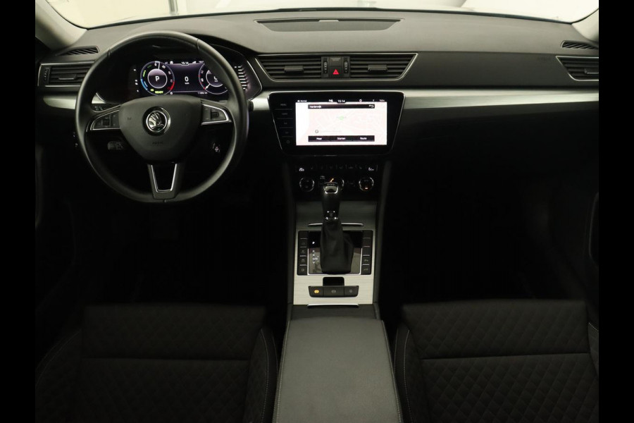 Škoda Superb Combi 1.4 TSI iV Business Edition | Automaat | Climate control | Adaptive control | LED | Stoelverwarming | Camera | Navigatie | Carplay | PHEV