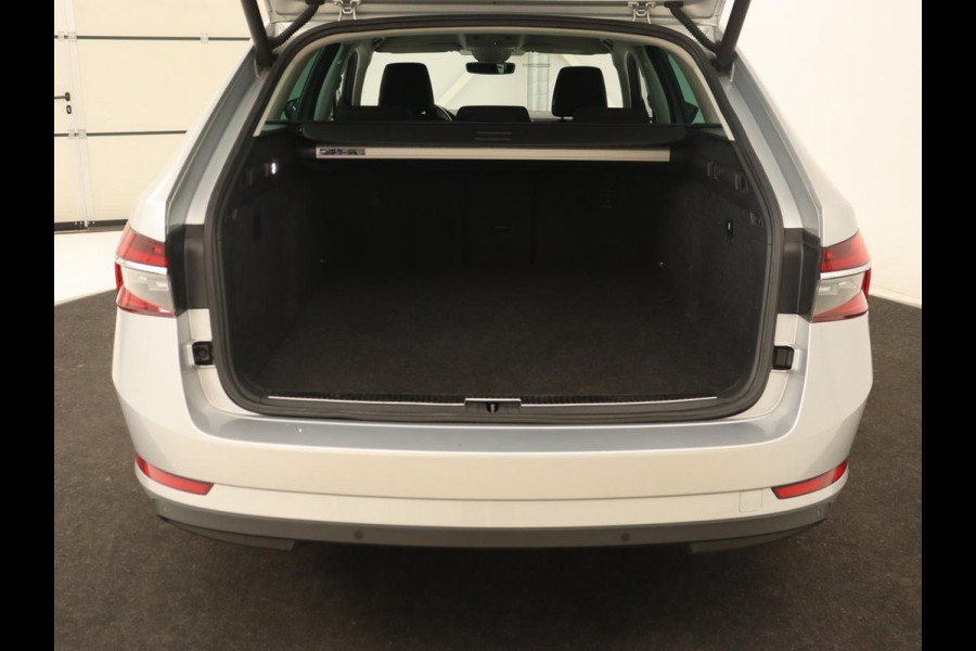 Škoda Superb Combi 1.4 TSI iV Business Edition | Automaat | Climate control | Adaptive control | LED | Stoelverwarming | Camera | Navigatie | Carplay | PHEV