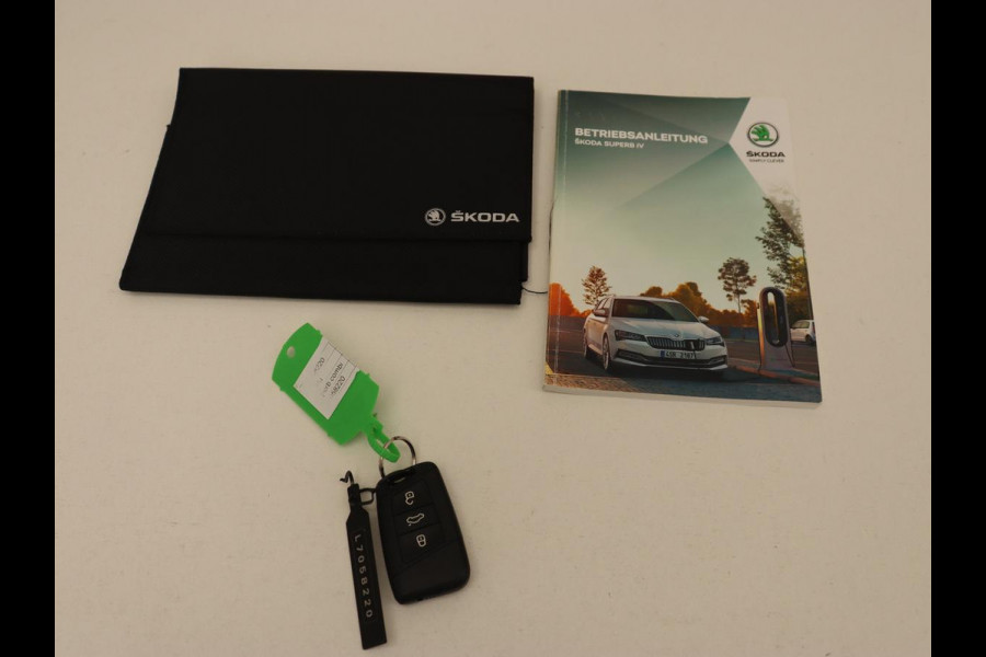 Škoda Superb Combi 1.4 TSI iV Business Edition | Automaat | Climate control | Adaptive control | LED | Stoelverwarming | Camera | Navigatie | Carplay | PHEV