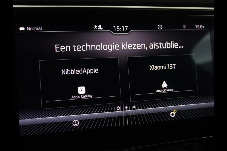 Škoda Superb Combi 1.4 TSI iV Business Edition | Automaat | Climate control | Adaptive control | LED | Stoelverwarming | Camera | Navigatie | Carplay | PHEV