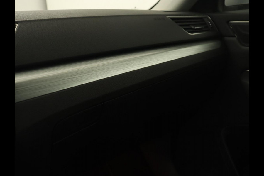 Škoda Superb Combi 1.4 TSI iV Business Edition | Automaat | Climate control | Adaptive control | LED | Stoelverwarming | Camera | Navigatie | Carplay | PHEV