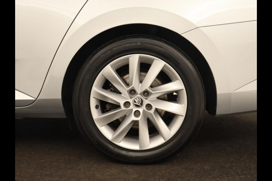 Škoda Superb Combi 1.4 TSI iV Business Edition | Automaat | Climate control | Adaptive control | LED | Stoelverwarming | Camera | Navigatie | Carplay | PHEV