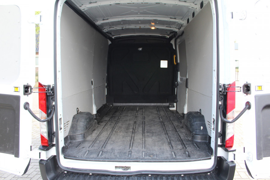 Ford Transit 350 2.0 TDCI 125KW Euro6 Automaat L3H2 Trend RWD ✓ 3-zits ✓ navigatie / camera ✓ airco