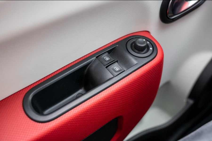 Renault Twingo 0.9 TCe Intens|Prijs rijklaar incl. 12 mnd garantie|NAV Airco Bluetooth LMV Stoelverwarming