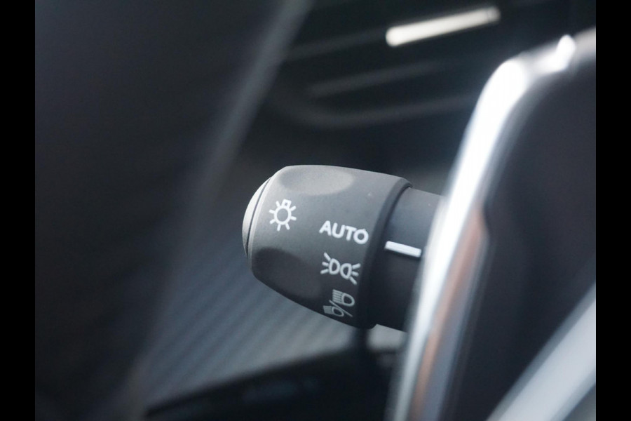 Peugeot 2008 1.2 Hybrid 145 Allure
