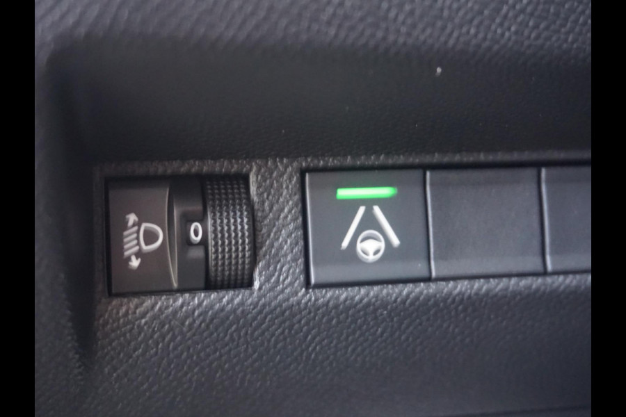 Peugeot 2008 1.2 Hybrid 145 Allure