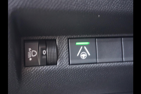 Peugeot 2008 1.2 Hybrid 145 Allure