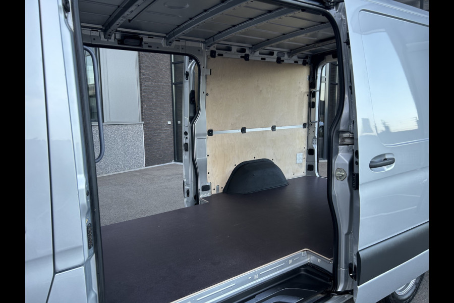 Mercedes-Benz Sprinter 316 CDI L2 H1 Automaat / L+R Schuifdeur / Trekhaak / MBUX / Camera / Carplay navigatie / 270 Graden achterdeuren