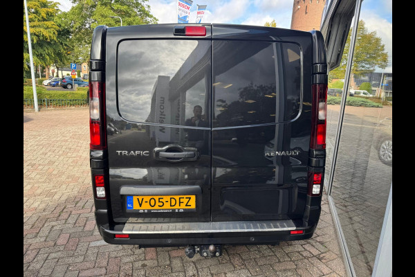 Renault Trafic 2.0 dCi 130 T29 L1H1 Luxe / Navi / Trekhaak / Clima / Keyless / Side Bars / Betimmering laadruimte Renault Trafic 2.0 dCi 130 T29 L1H1 Luxe / Navi / Trekhaak / Clima / Keyless / Side Bars / Betimmering laadruimte