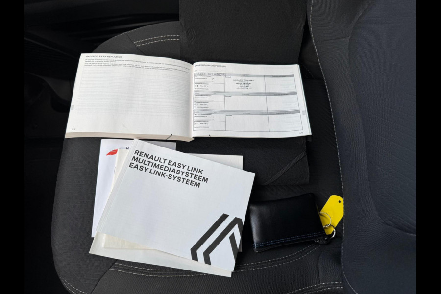 Renault Trafic 2.0 dCi 130 T29 L1H1 Luxe / Navi / Trekhaak / Clima / Keyless / Side Bars / Betimmering laadruimte Renault Trafic 2.0 dCi 130 T29 L1H1 Luxe / Navi / Trekhaak / Clima / Keyless / Side Bars / Betimmering laadruimte