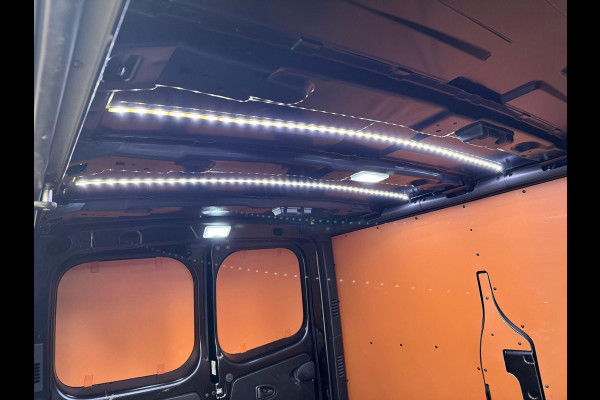 Renault Trafic 2.0 dCi 130 T29 L1H1 Luxe / Navi / Trekhaak / Clima / Keyless / Side Bars / Betimmering laadruimte Renault Trafic 2.0 dCi 130 T29 L1H1 Luxe / Navi / Trekhaak / Clima / Keyless / Side Bars / Betimmering laadruimte