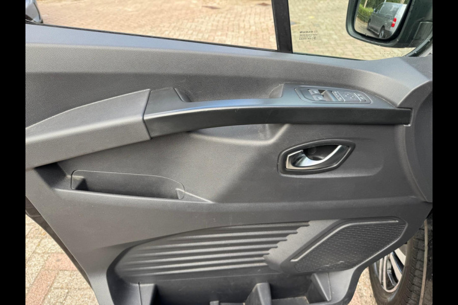 Renault Trafic 2.0 dCi 130 T29 L1H1 Luxe / Navi / Trekhaak / Clima / Keyless / Side Bars / Betimmering laadruimte Renault Trafic 2.0 dCi 130 T29 L1H1 Luxe / Navi / Trekhaak / Clima / Keyless / Side Bars / Betimmering laadruimte