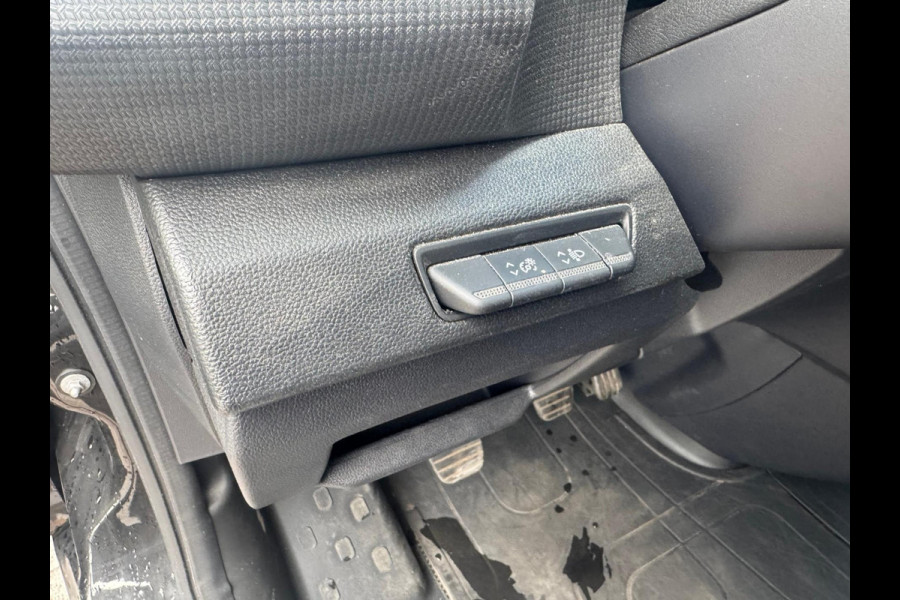 Renault Trafic 2.0 dCi 130 T29 L1H1 Luxe / Navi / Trekhaak / Clima / Keyless / Side Bars / Betimmering laadruimte Renault Trafic 2.0 dCi 130 T29 L1H1 Luxe / Navi / Trekhaak / Clima / Keyless / Side Bars / Betimmering laadruimte