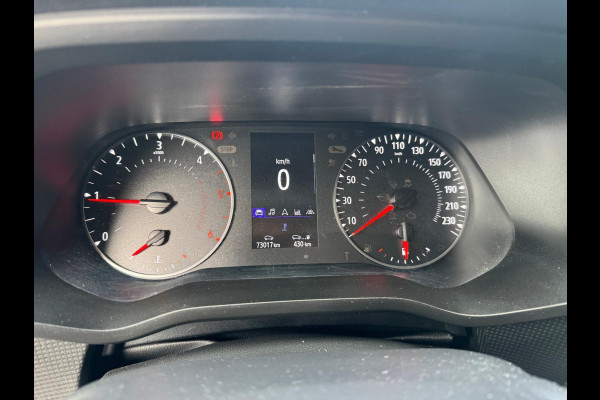 Renault Trafic 2.0 dCi 130 T29 L1H1 Luxe / Navi / Trekhaak / Clima / Keyless / Side Bars / Betimmering laadruimte Renault Trafic 2.0 dCi 130 T29 L1H1 Luxe / Navi / Trekhaak / Clima / Keyless / Side Bars / Betimmering laadruimte