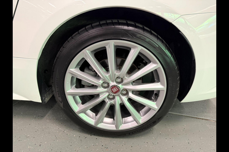 Fiat 124 Spider 1.4 MultiAir Turbo NAVI/LED/LEDER/CAM/DAB/BOSE/PDC/CRUISE///