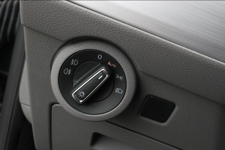 Volkswagen Transporter 2.0 TDI L2H1 150PK BULLI DC DUBBEL CABINE / LEIGHTONVANS BODYKIT / FULL OPTINS / LEDER / FULL BLACK / APPLE