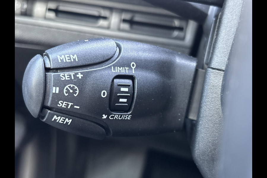 Peugeot 3008 1.2 PureTech Blue Lease Executive | automaat | navigatie | achteruitrijcamera | trekhaak afneembaar