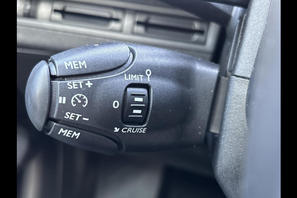 Peugeot 3008 1.2 PureTech Blue Lease Executive | automaat | navigatie | achteruitrijcamera | trekhaak afneembaar